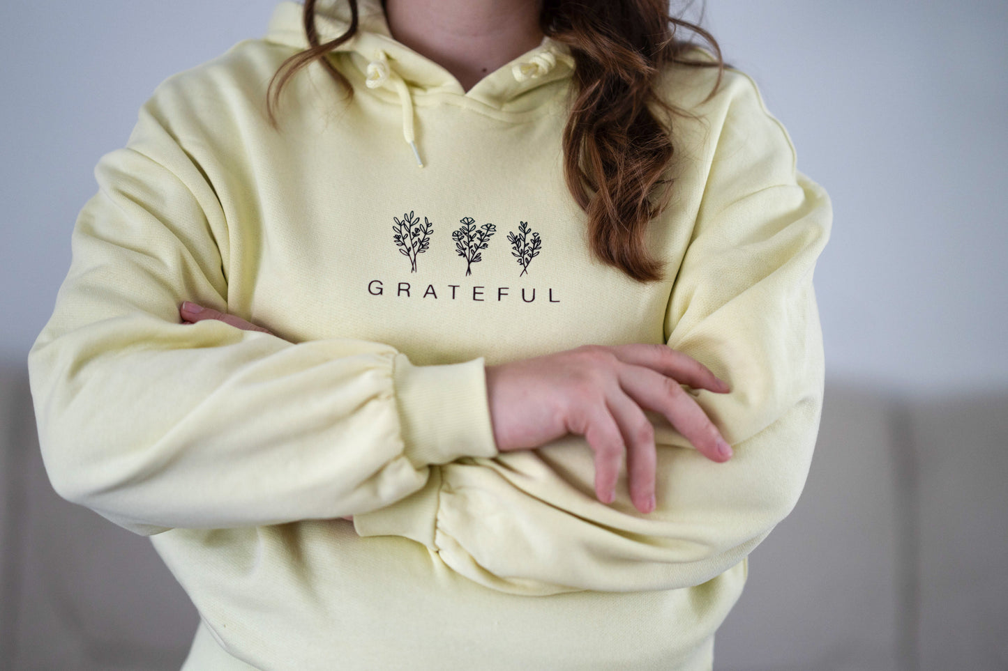 Damen Hoodie "GRATEFUL" Pastellgelb / super cozy pastellgelb Geschenk für Frauen