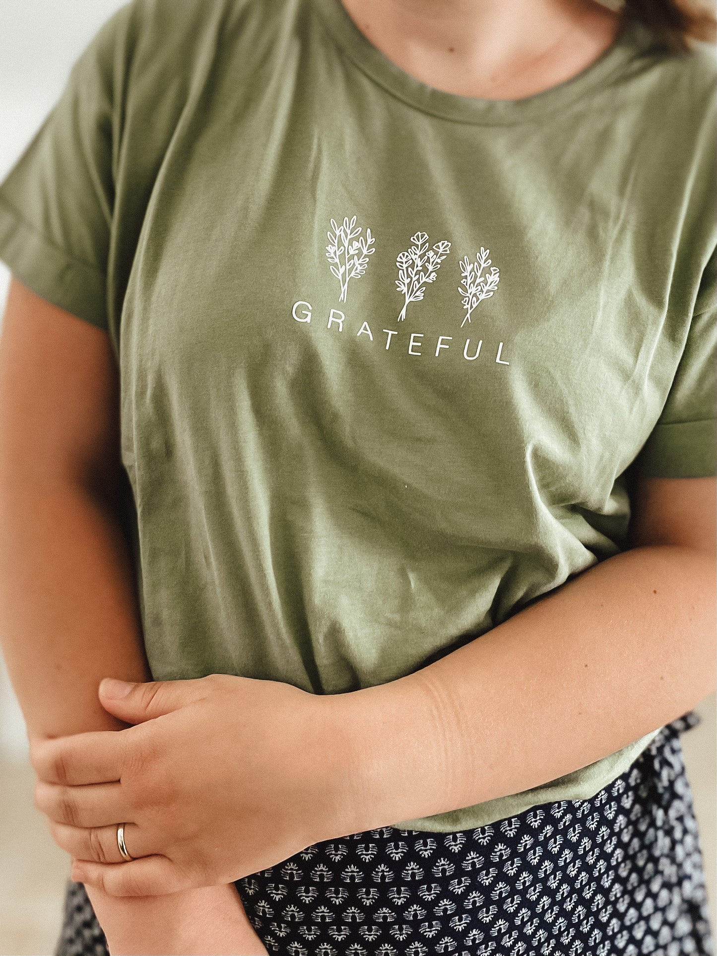 T-Shirt "GRATEFUL" soft olive