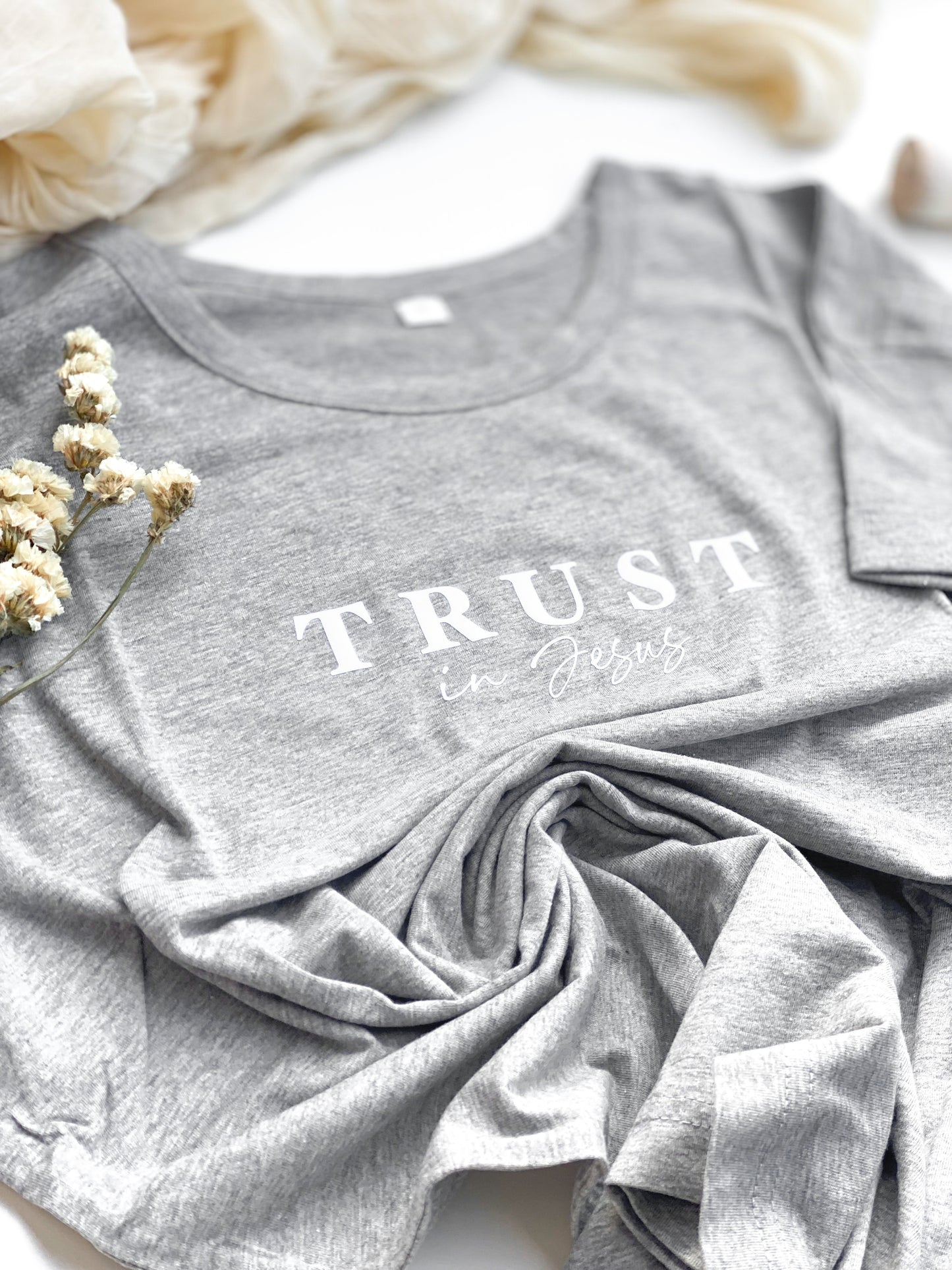 T-Shirt "TRUST in Jesus" grau, Unisex