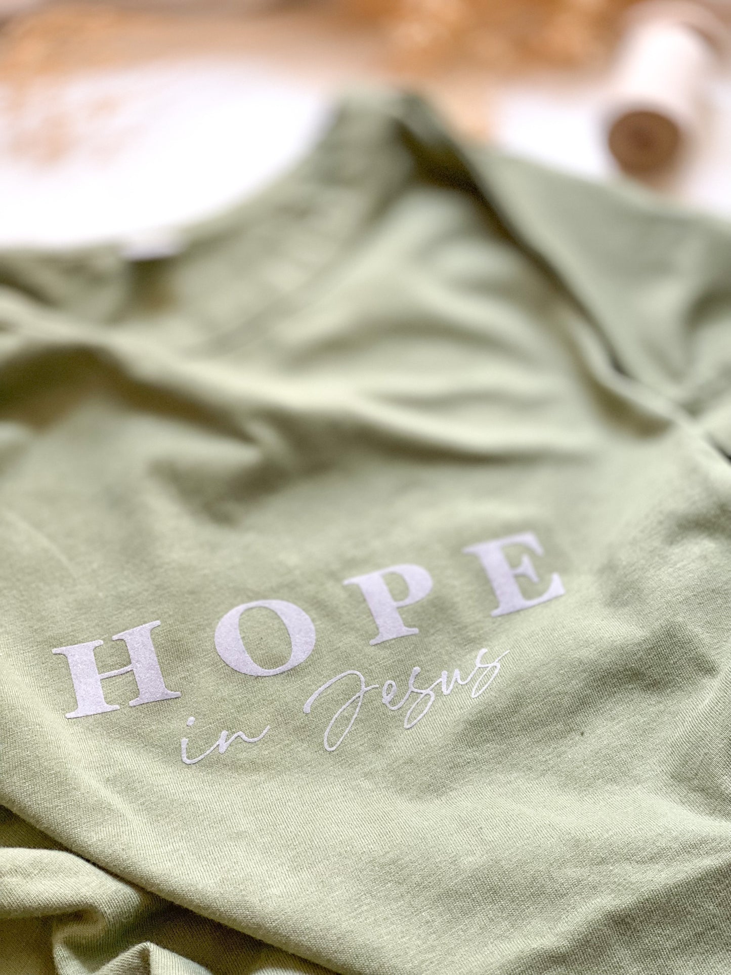 T-Shirt "HOPE in Jesus" soft olive